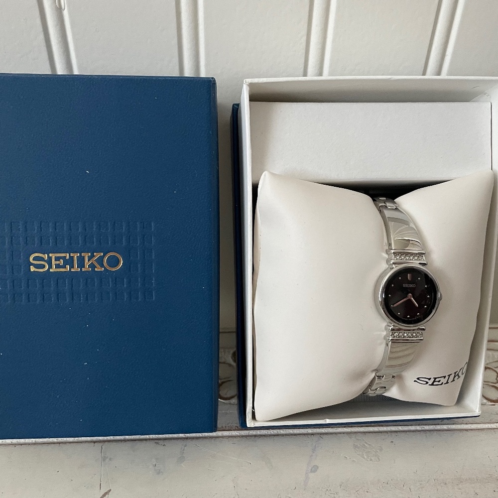 NWT Seiko Silver Ladies Bracelet Watch